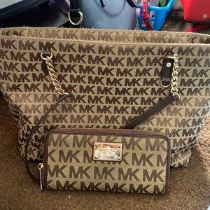 Used but good condition Michael Kors